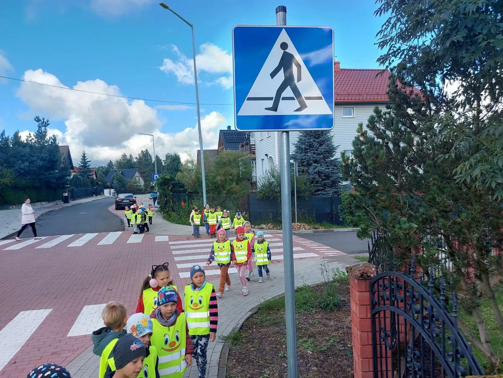 received 1506846236422527