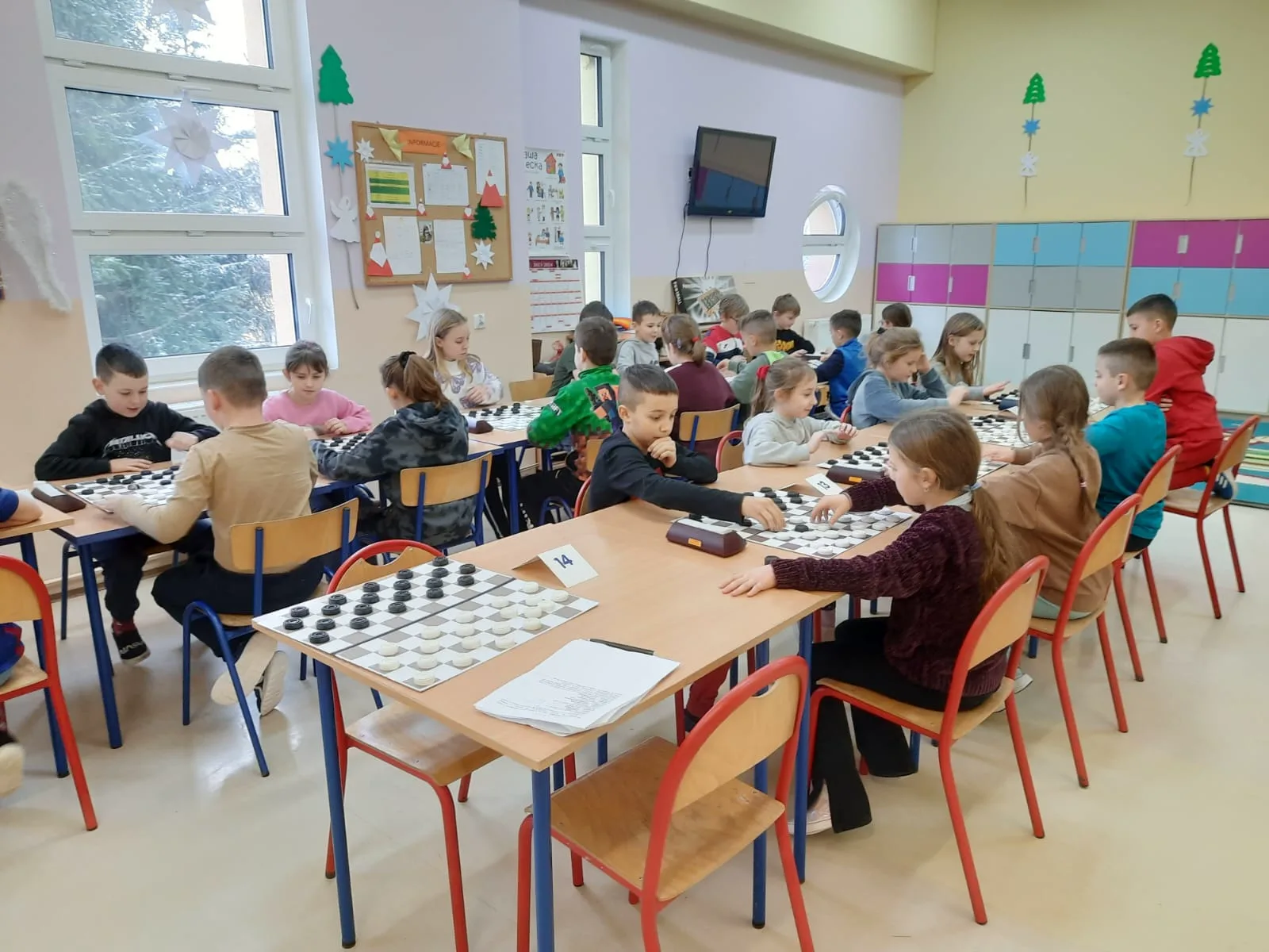 Uczniowie podczas zajęć